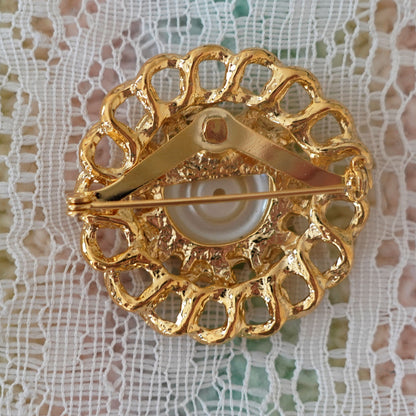round gold pearl pin