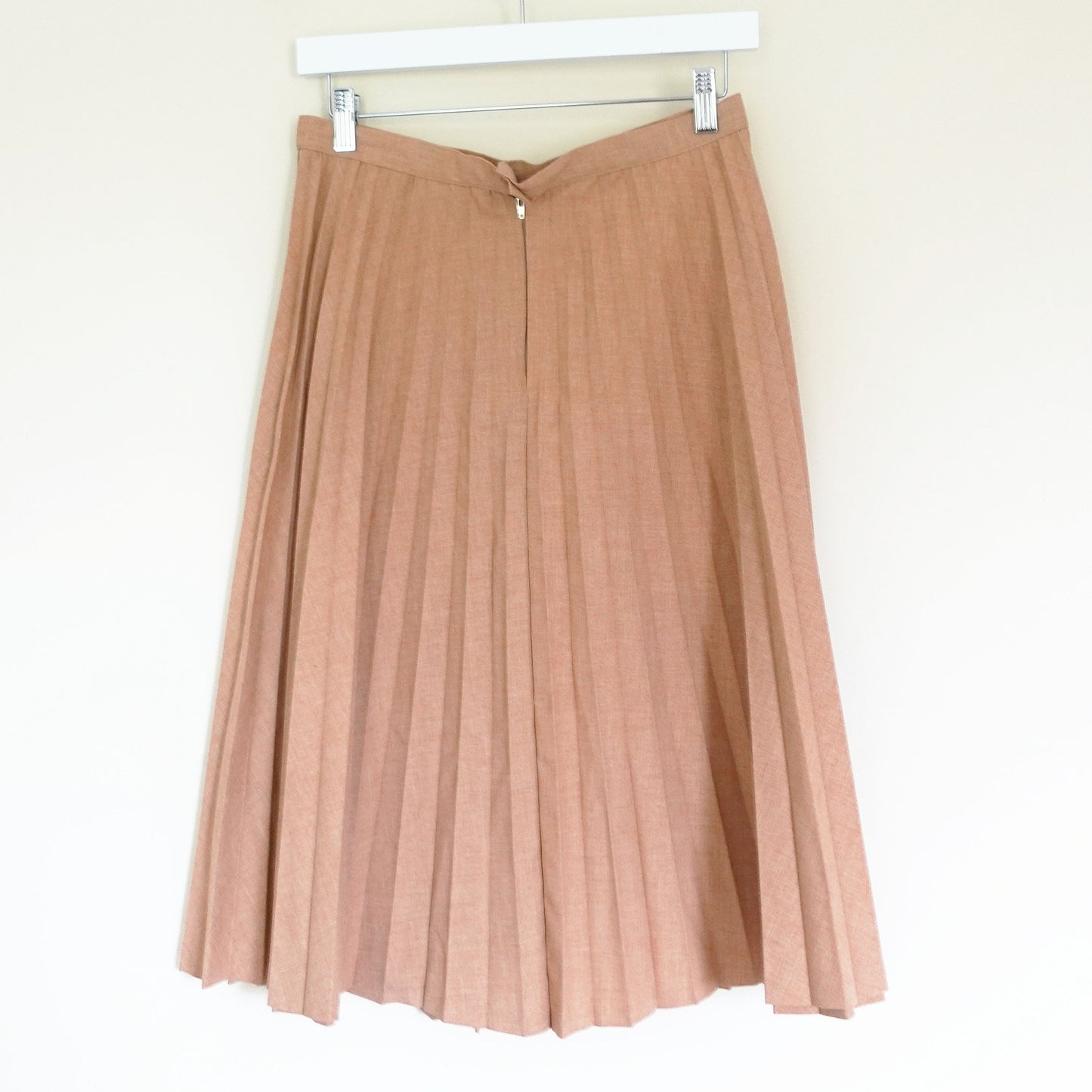 tan pleated skirt